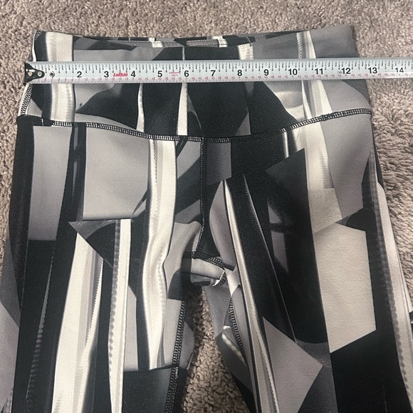 Alo Yoga Cropped Leggings XS - Picture 5 of 7